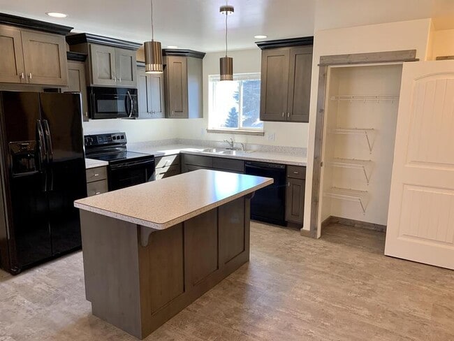 Building Photo - 800 Gibbon St