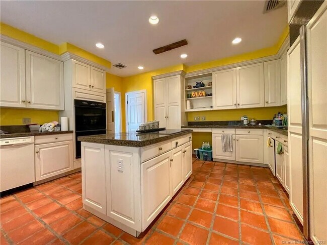 Building Photo - 4 Hemlock Trl