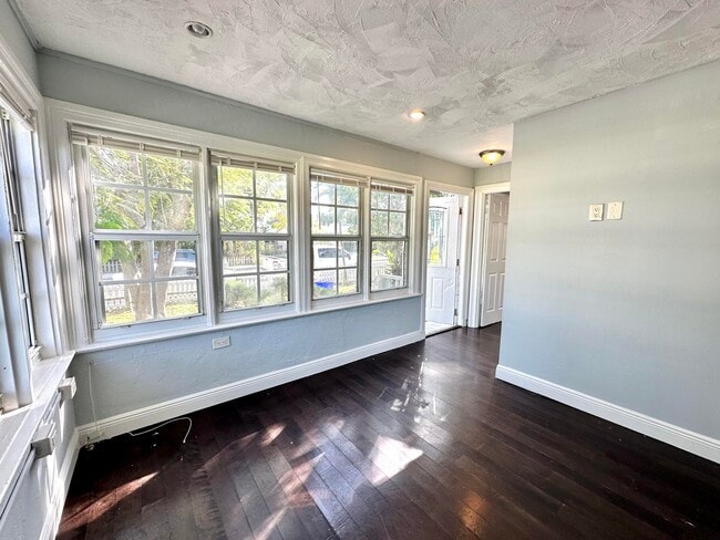 Building Photo - 101 C St