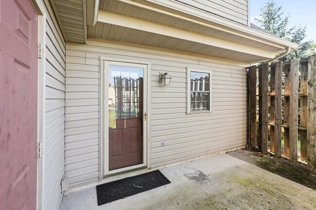 Building Photo - 122 S Timber Ct
