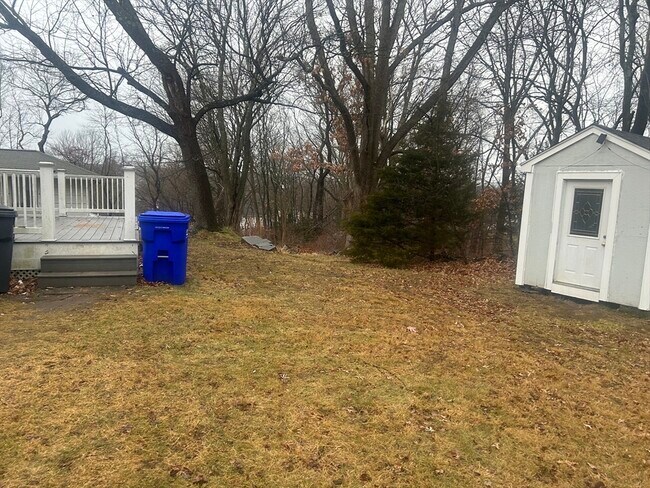 Building Photo - 16 E Walnut St