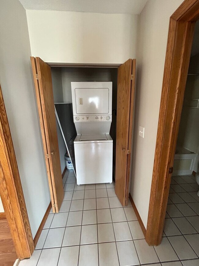 Building Photo - Bear Trax Real Estate