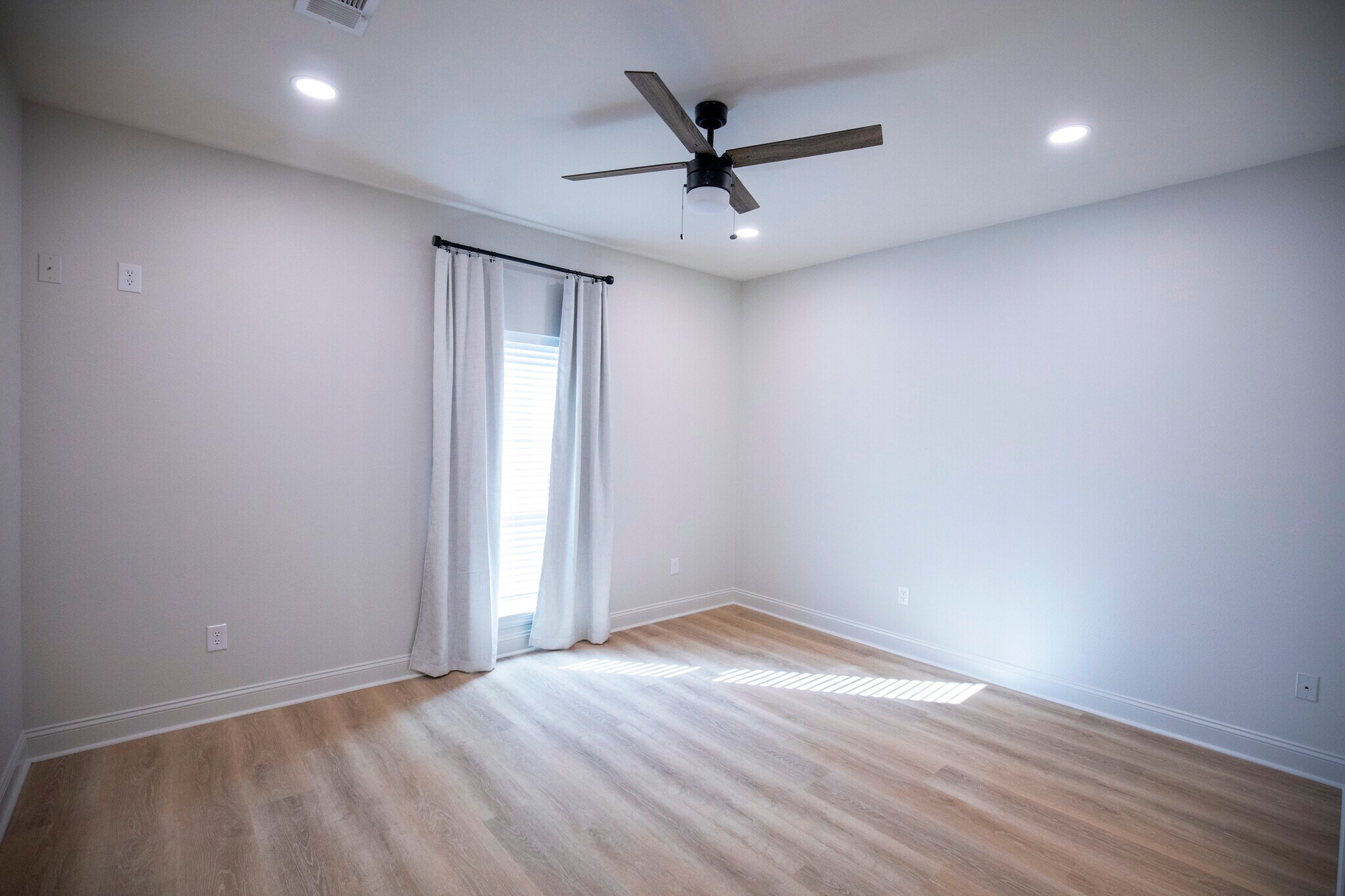 Primary Bedroom - 11284 Shelly St