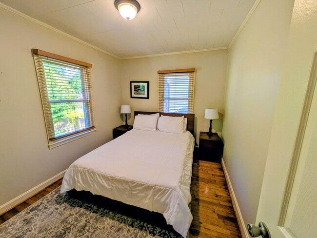 Building Photo - 1126 Martin St