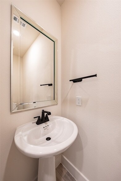 Building Photo - 813 Emerling Dr