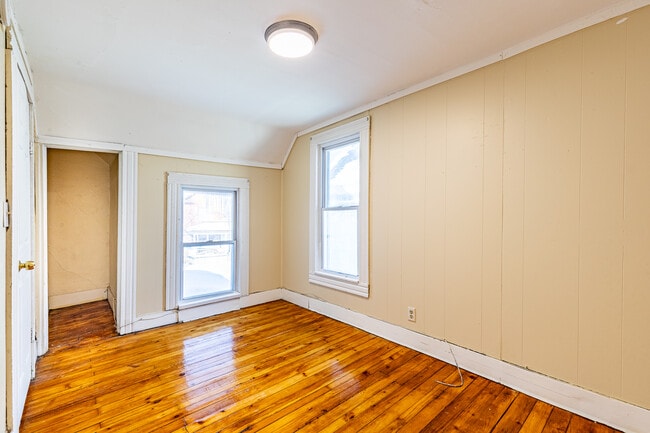 Building Photo - 447 Hawley St