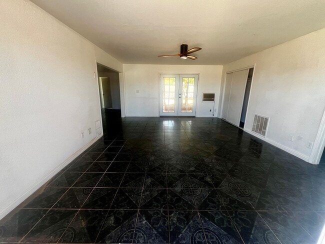 Building Photo - 6568 Oasis Ave