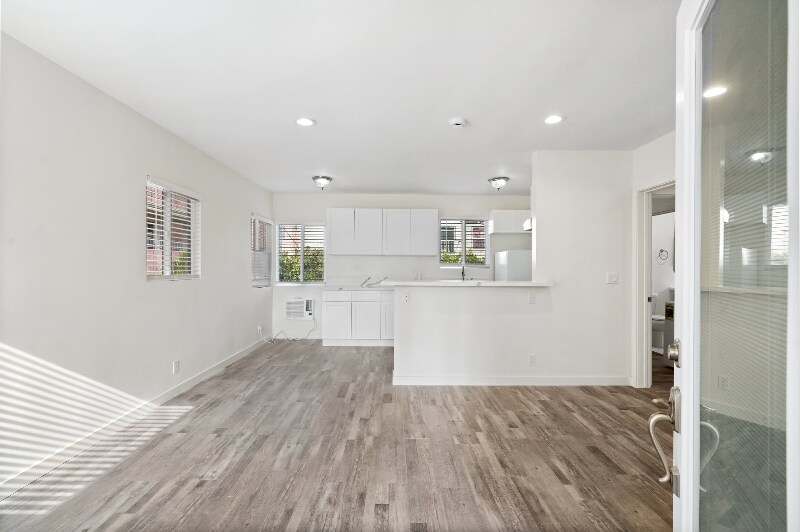 Building Photo - 415 Loma Dr