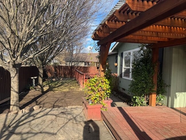 Building Photo - 3-BEDROOM HOME LOCATED ON QUIET CUL-DE-SAC- GARAGE CONVERTED TO ANOTHER ROOM OR STORAGE USE