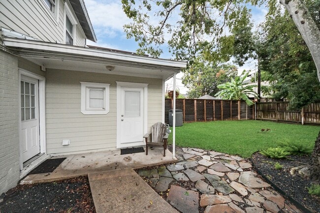 Building Photo - 2332 Sheridan St