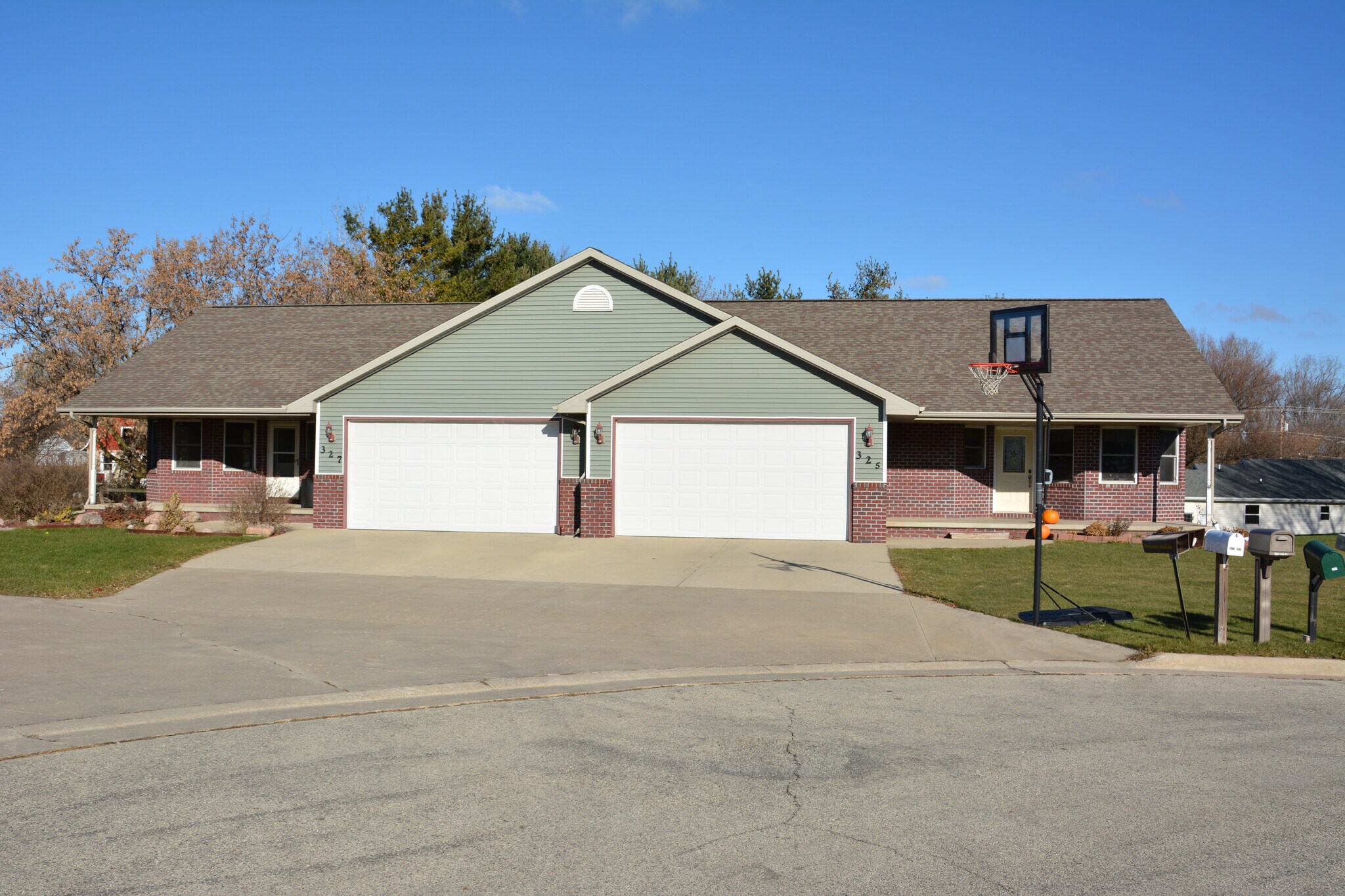Front view faces the south allowing ample sun light in the kitchen and dining room areas. - 325 Cordy Lane