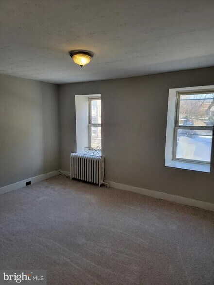 Building Photo - 613 Walnut St