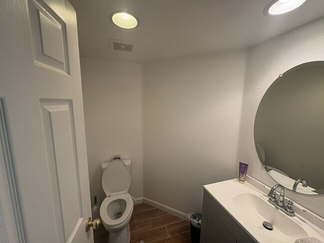 Building Photo - 10960 Woolwich Way