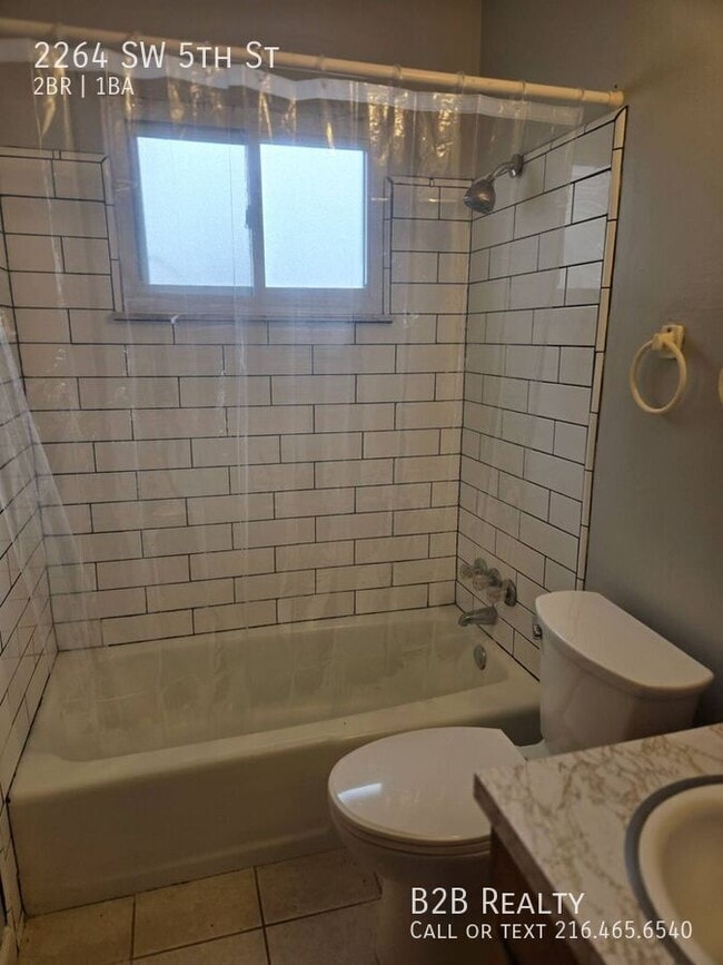 Building Photo - 2264 5th St SW