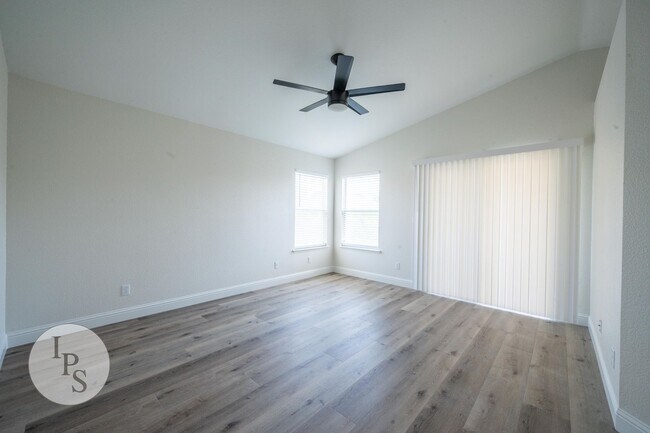 Building Photo - Fresno CUSD Home, 4BR/3BA, Newly Remodeled...