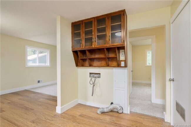 Building Photo - 3 bedroom 1.5 bath house for rent