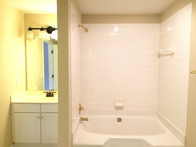 Building Photo - FOR RENT CLEMMONS!!