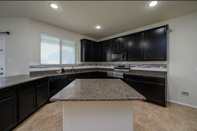 Building Photo - 800 Cormorant Dr