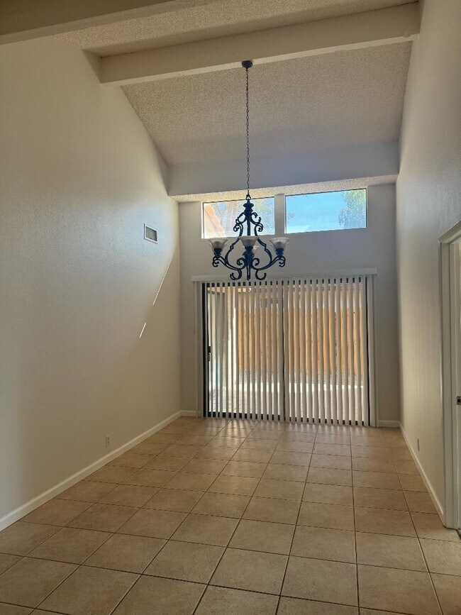 Building Photo - 40353 Sugar Bush Ct