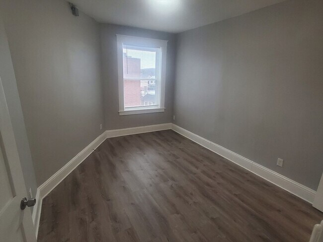 Building Photo - 738 Washington St