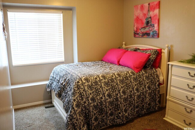 Building Photo - 3217 Ivy Park Dr