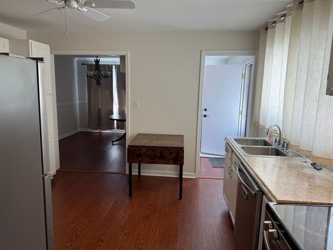 Building Photo - 3 bedroom 1 bath ranch style home