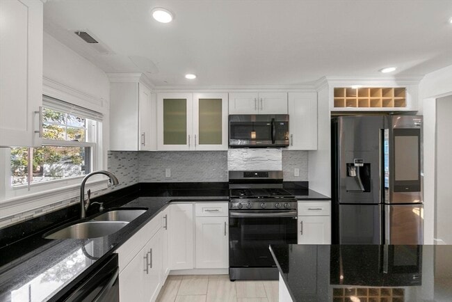 Building Photo - 74 Heywood Ave