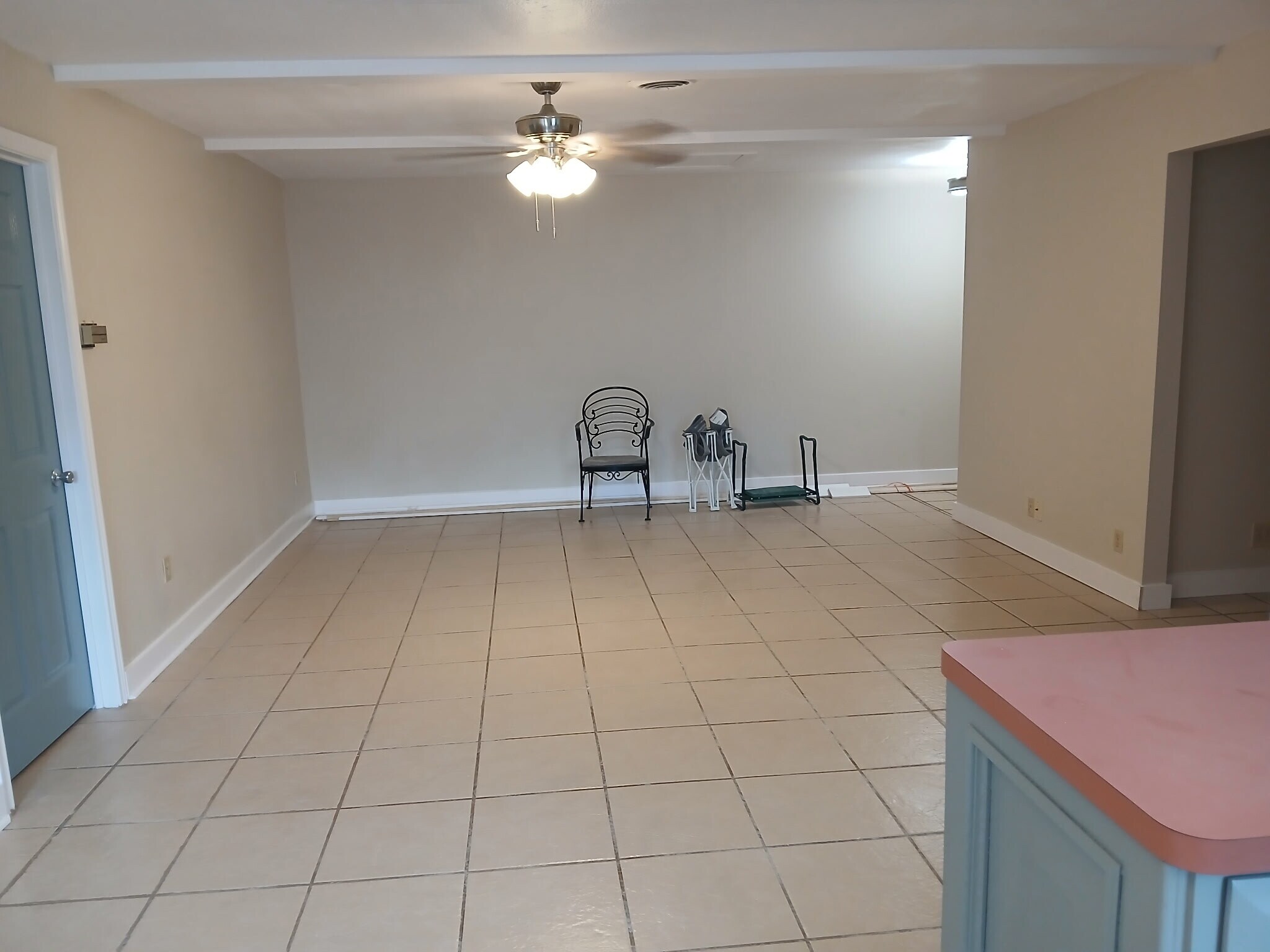 Open floor plan all tile flooring - 17140 FM 344 W