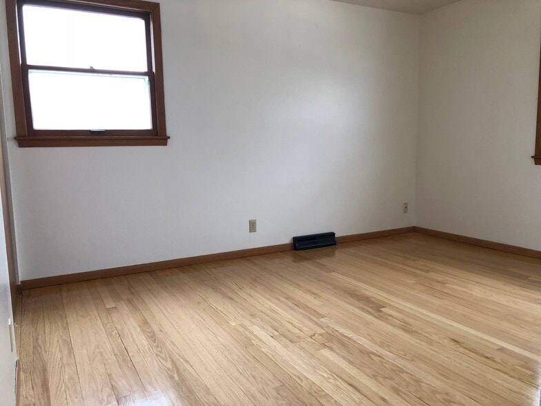 2nd bedroom - 21440 Jill Ct