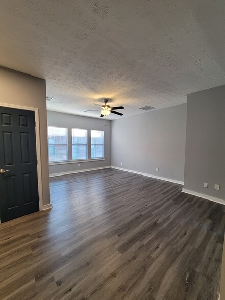 Building Photo - 423 Boulevard NE