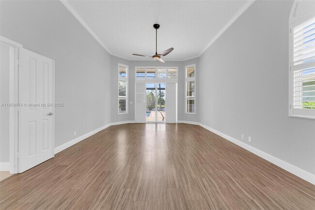 Building Photo - 2715 Edgewater Ct