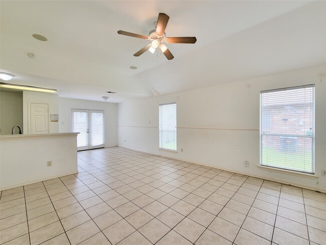 Building Photo - 16006 Hiram Clarke Rd