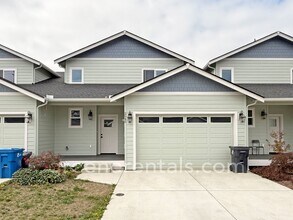 Building Photo - 2545 Natola Dr SE