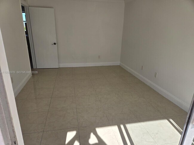 Building Photo - 1801 S Treasure Dr