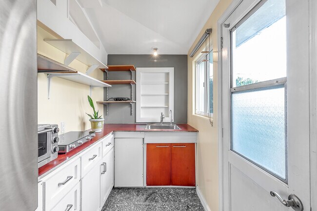 Building Photo - 746 Ashland Ave