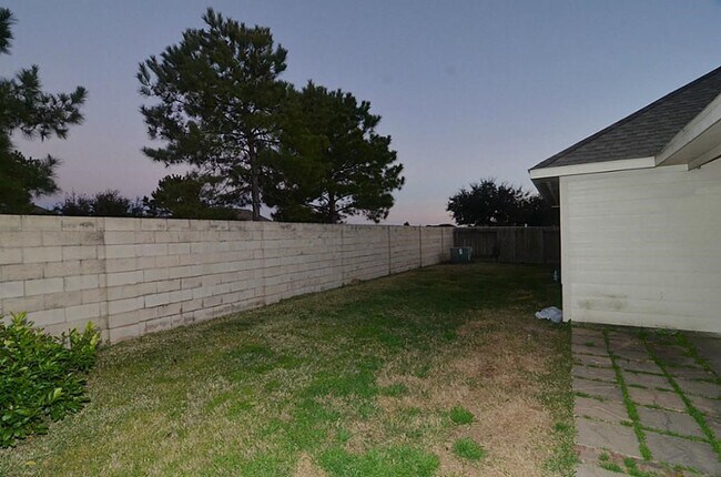 Building Photo - 11306 Overland Trail Dr