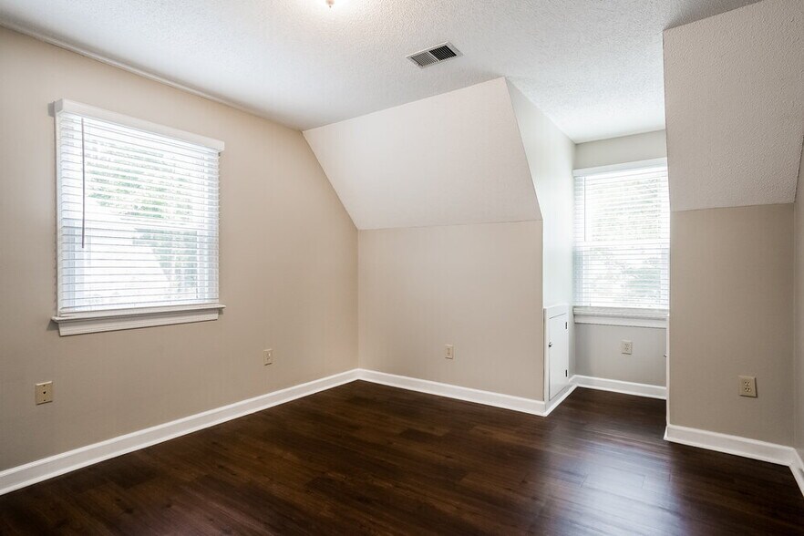 Building Photo - 1011 Mingo Pl