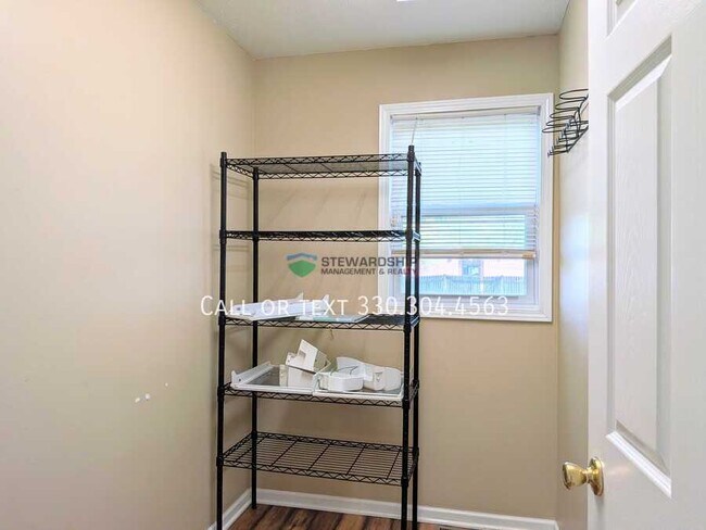 Building Photo - 940 17th St NE