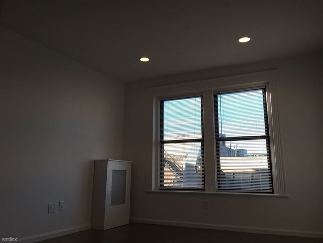 Building Photo - 2 br, 1 bath  - 19 Peterborough St Apt 17A