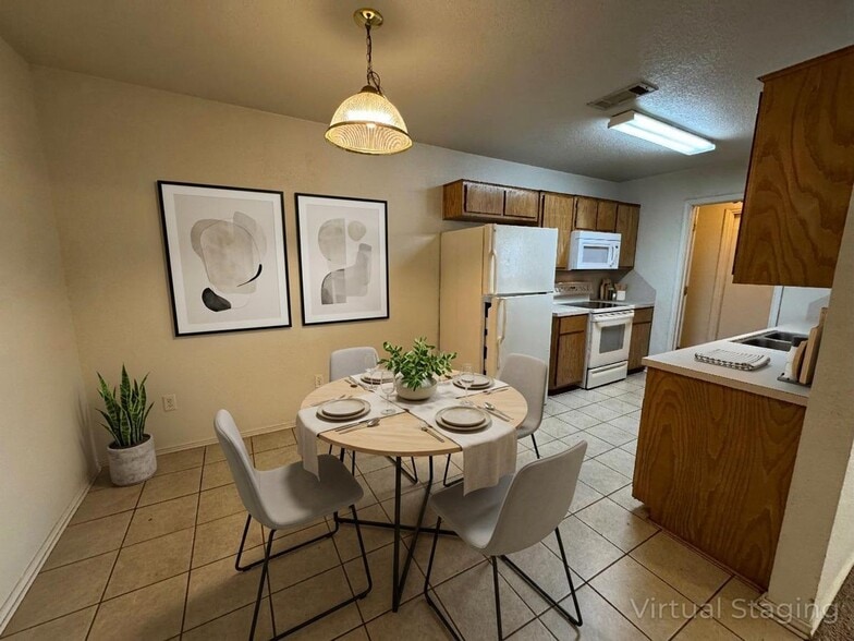 Building Photo - 2801 Alma Dr