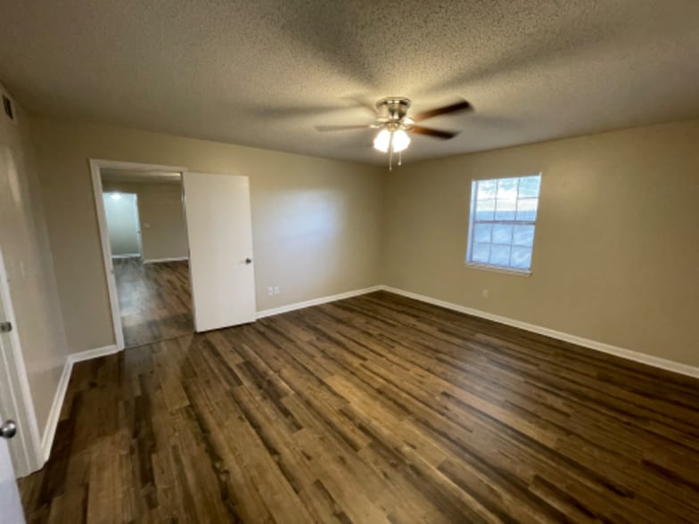 Building Photo - 85 7th St