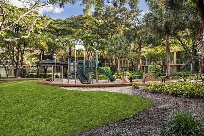 Building Photo - 5555 N Military Trl