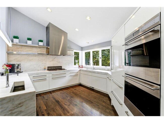 Building Photo - 20650 Bayview Ct