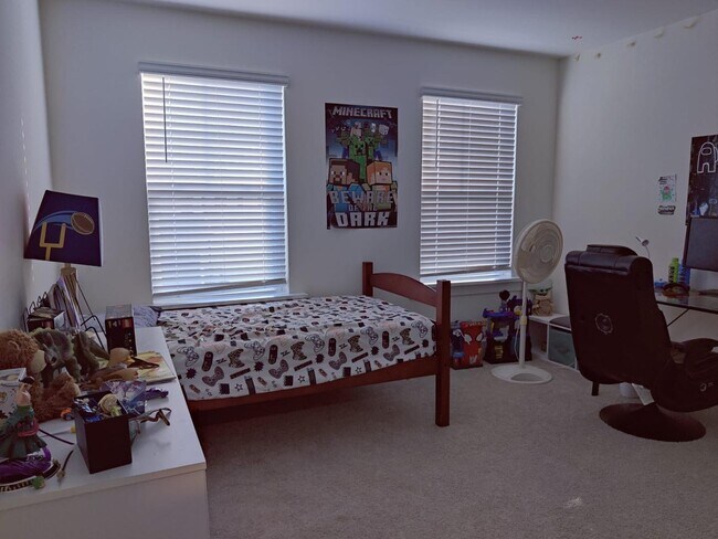 Building Photo - 4 Bedroom Townhome for Rent Apex