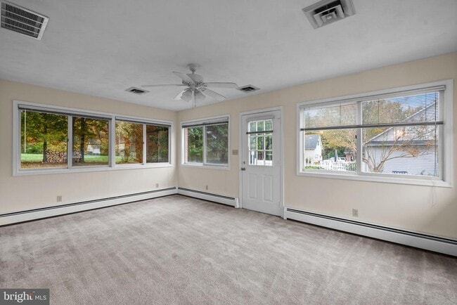 Building Photo - 21692 Potomac View Dr