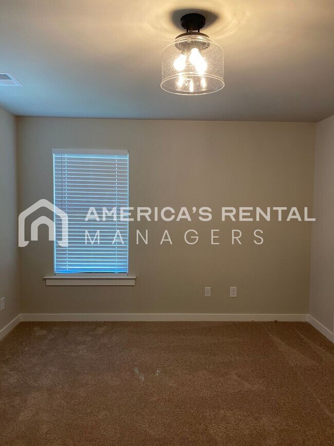 Building Photo - Home for Rent in Jemison, AL... View with ...