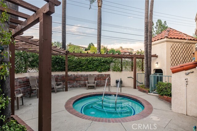 Building Photo - 2930 Montrose Ave