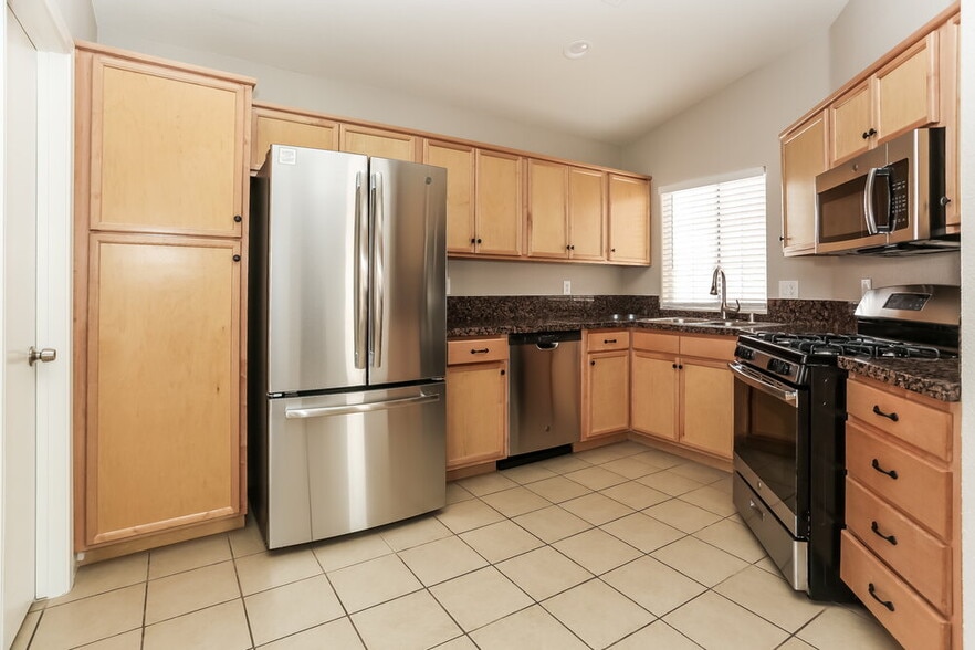 Building Photo - 504 Stonehurst Dr