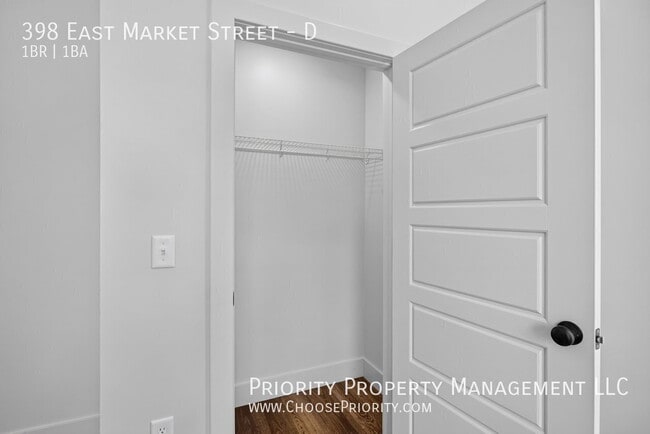 Building Photo - 398 E Market St