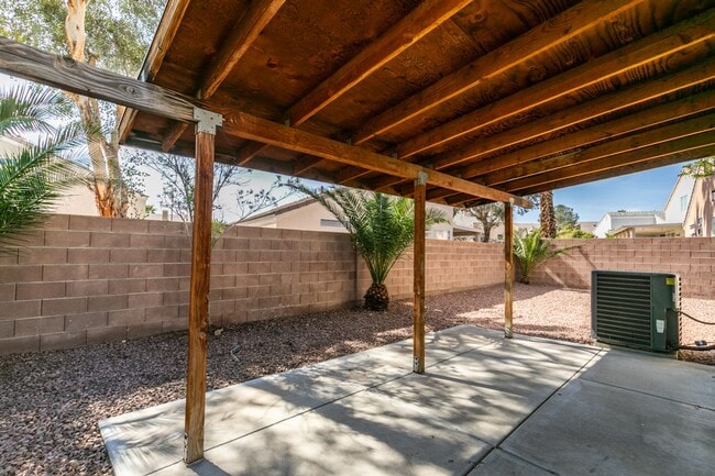 Building Photo - NORTH SHORES REFRESHED 2 STORY HOME WITH FIREPLACE AND LARGE BACKYARD